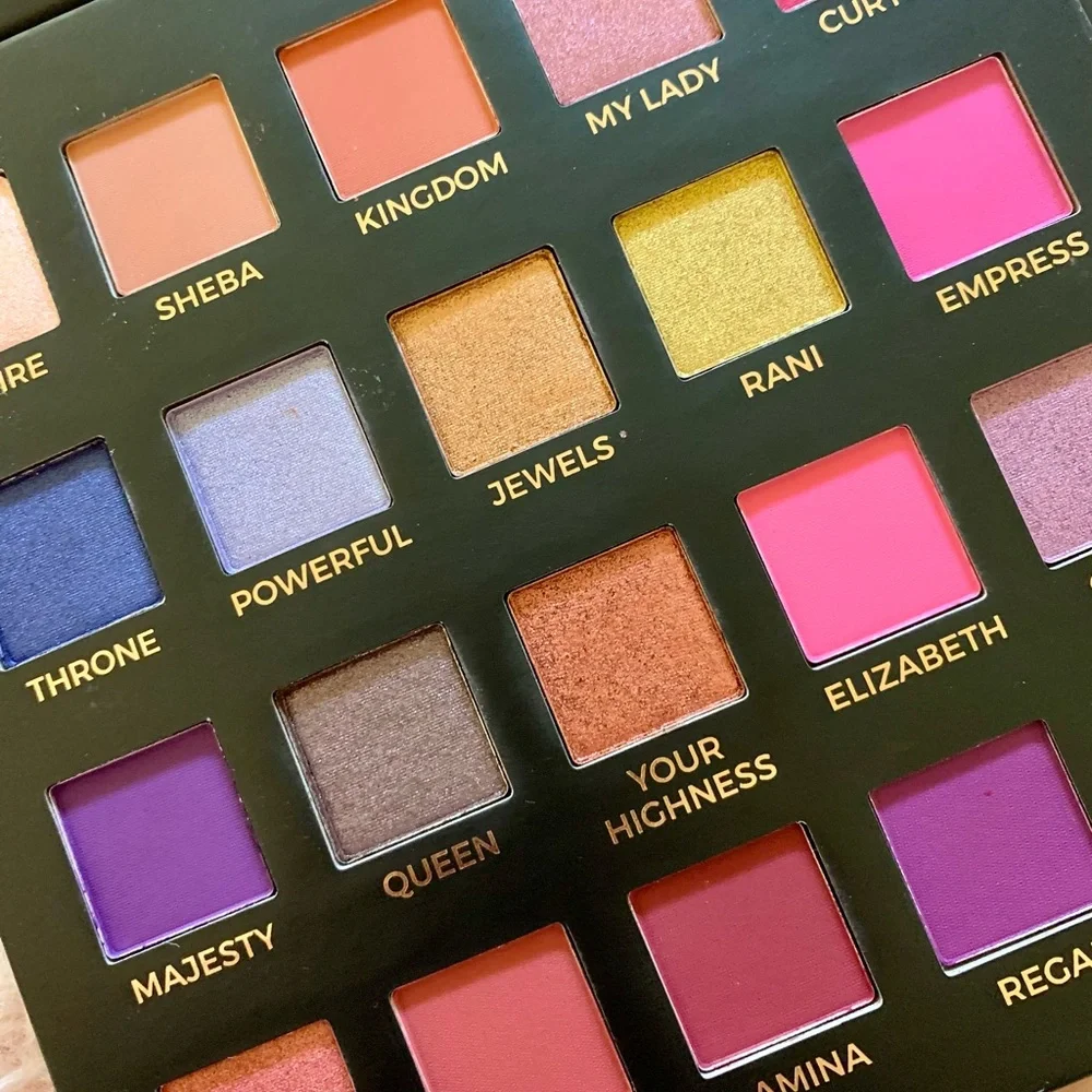 🎉HP🎉 New Eloise The Queen Eyeshadow Palette